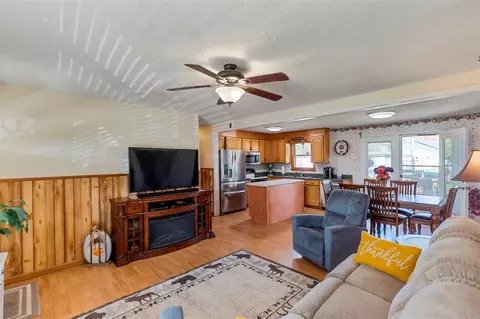 437 S Elm St, Pendleton, SC 29670 photo 5