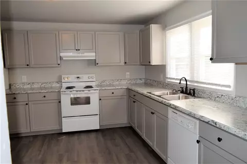 8 Pruitt St, Honea Path, SC 29654 photo 3