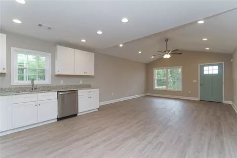 512 Linking Rd, Seneca, SC 29672 photo 3