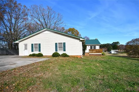 1011 Cherokee Rd, Pelzer, SC 29669 photo 8
