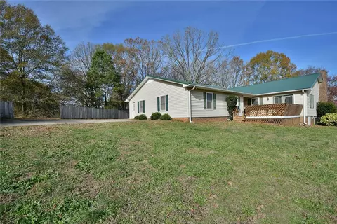 1011 Cherokee Rd, Pelzer, SC 29669 photo 9