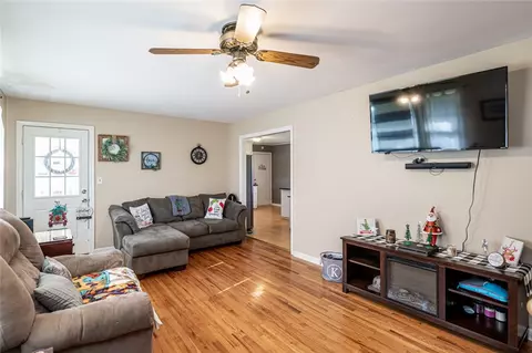 4 Polly St, Honea Path, SC 29654 photo 3