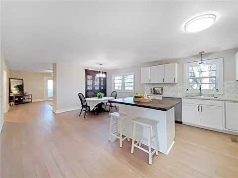 806 E Main St, Easley, SC 29640 photo 2