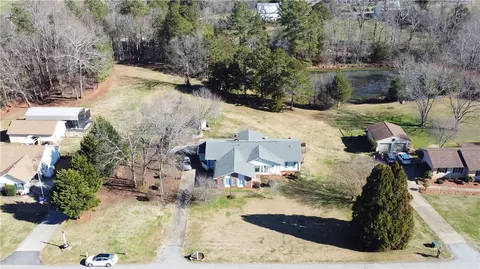 1038 Moorehead Pl, Pendleton, SC 29670 photo 3
