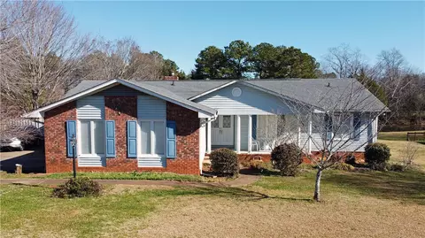 1038 Moorehead Pl, Pendleton, SC 29670 photo 1