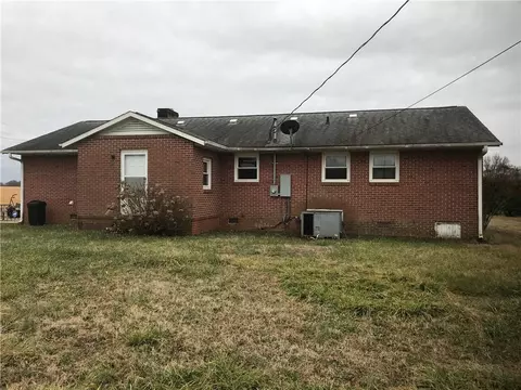 1313 Cherry St, Pendleton, SC 29670 photo 2