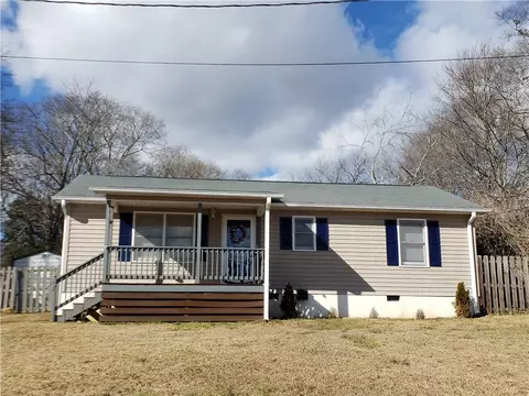 104 Mark St, Easley, SC 29640 photo 2