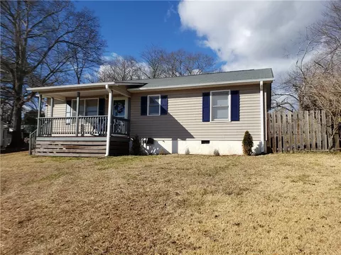 104 Mark St, Easley, SC 29640 photo 1