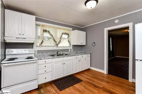 202 W 4th Ave, Easley, SC 29640 photo 3