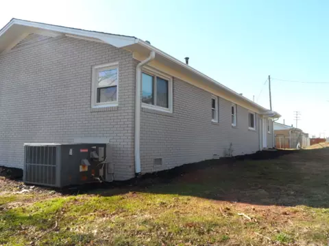 103 Boggs Dr, Seneca, SC 29678 photo 5