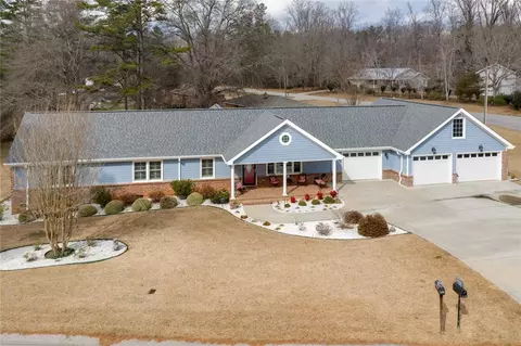 204 Malinda St, Walhalla, SC 29691 photo 2