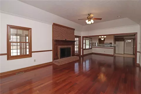 210 Pine Ridge Dr, Easley, SC 29642 photo 8