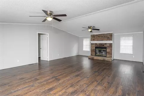 241 Colonial Dr, Easley, SC 29642 photo 3