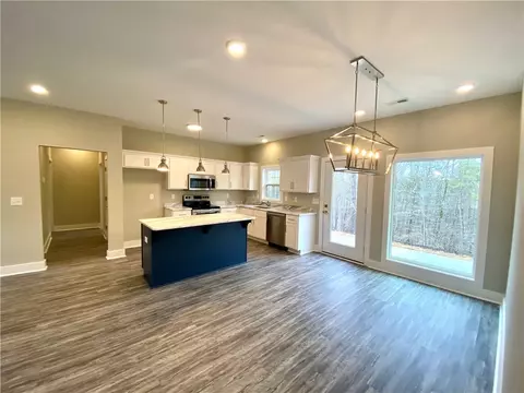 810 Brock St, Central, SC 29630 photo 3