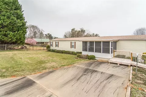 343 Oakvale Dr, Easley, SC 29640 photo 4