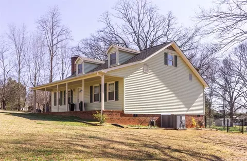 239 N Severn Cir, Easley, SC 29642 photo 2