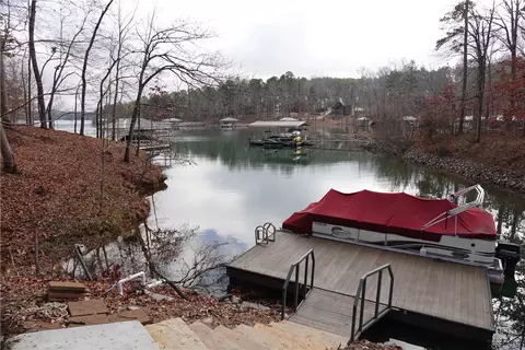 110 Pointe Harbor Dr, Seneca, SC 29672 photo 2