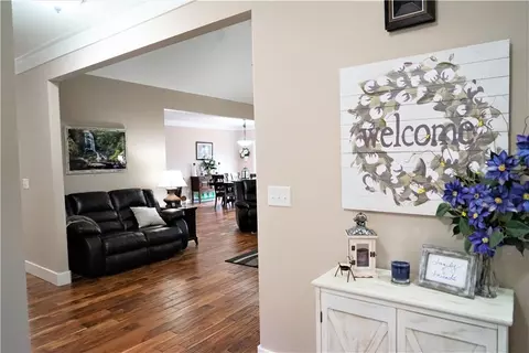110 Pointe Harbor Dr, Seneca, SC 29672 photo 4
