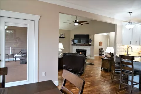 110 Pointe Harbor Dr, Seneca, SC 29672 photo 8