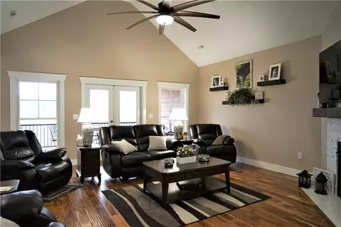 110 Pointe Harbor Dr, Seneca, SC 29672 photo 5