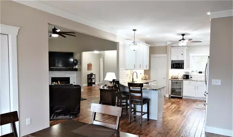 110 Pointe Harbor Dr, Seneca, SC 29672 photo 17