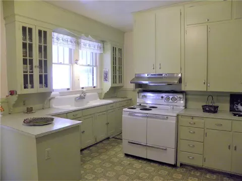 109 W Hampton Ave, Honea Path, SC 29654 photo 10