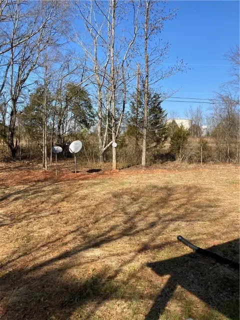 131 Zula Cir, Starr, SC 29684 photo 9