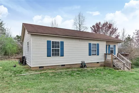 367 E Reedy Fork Rd, Seneca, SC 29678 photo 3
