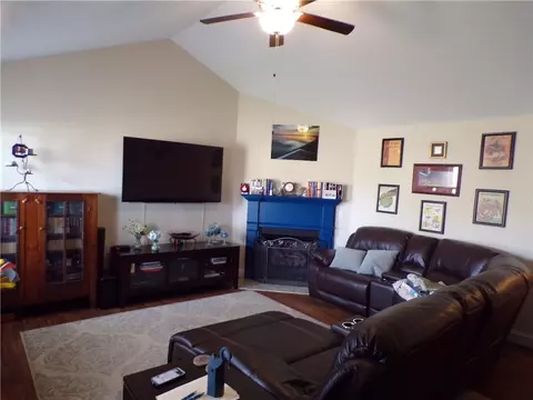 336 S Stonegate Dr, Seneca, SC 29678 photo 4