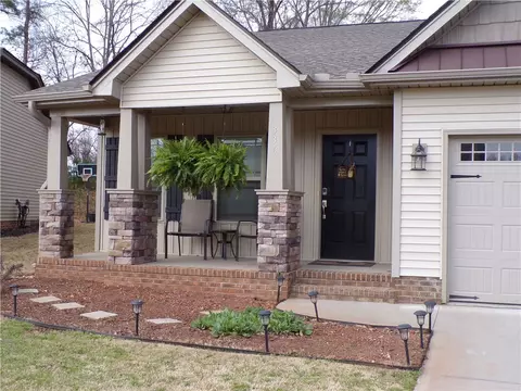 336 S Stonegate Dr, Seneca, SC 29678 photo 2
