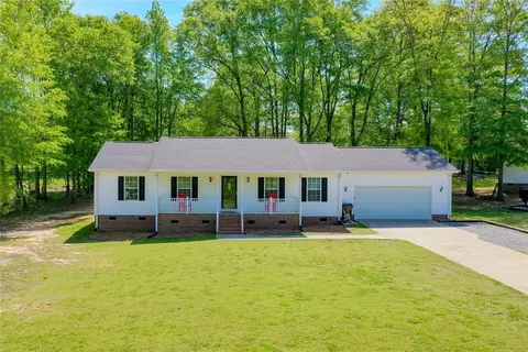 104 Gambrell Hts, Honea Path, SC 29654 photo 1