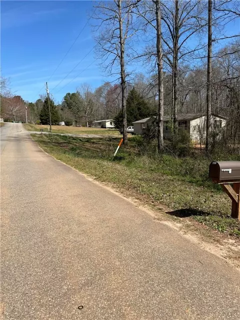 205 Chantilly Cir, Starr, SC 29684 photo 6