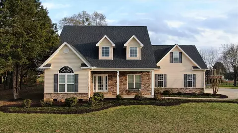 402 Millwee Creek Rd, Pendleton, SC 29670 photo 1