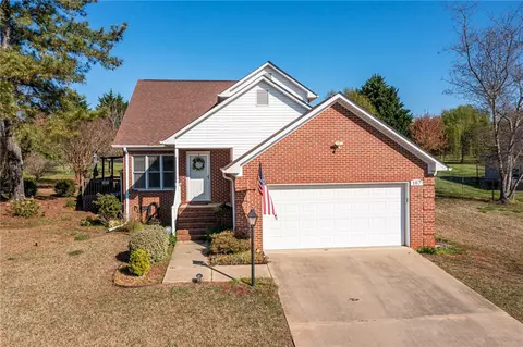 107 Whetstone Ln, Easley, SC 29640 photo 1