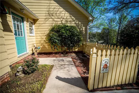 102 Camelot Rd, Clemson, SC 29631 photo 4