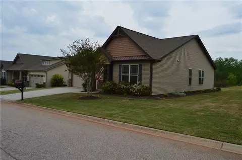 333 S Stonegate Dr, Seneca, SC 29678 photo 3