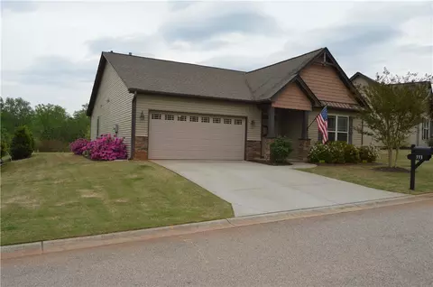 333 S Stonegate Dr, Seneca, SC 29678 photo 1