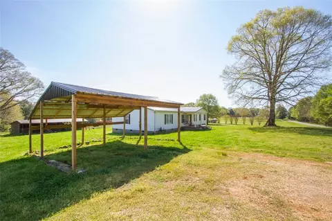 250 Peach Dr, Central, SC 29630 photo 3