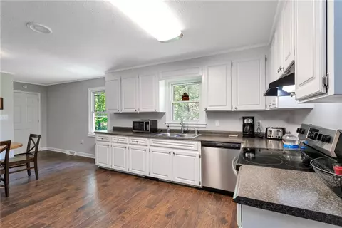 207 Mount Forest Cir, Easley, SC 29640 photo 4