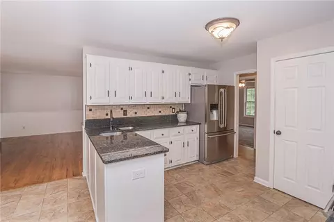 225 Cherokee Rd, Williamston, SC 29697 photo 9