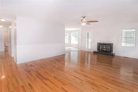 225 Cherokee Rd, Williamston, SC 29697 photo 3