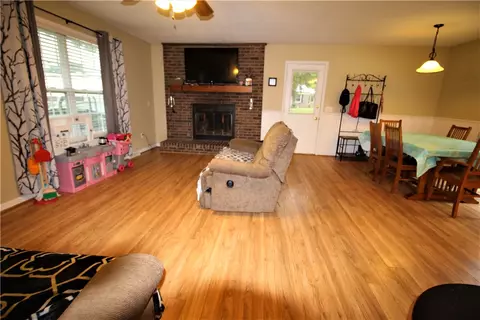 317 S Elm St, Pendleton, SC 29670 photo 8