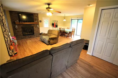 317 S Elm St, Pendleton, SC 29670 photo 4