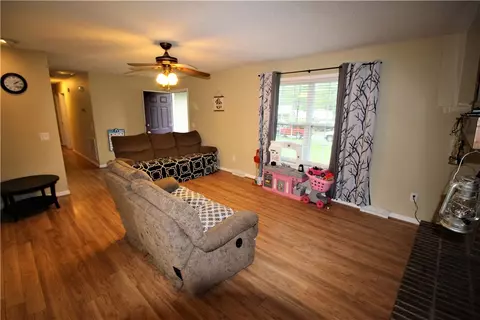 317 S Elm St, Pendleton, SC 29670 photo 3