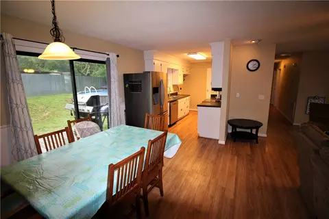 317 S Elm St, Pendleton, SC 29670 photo 2
