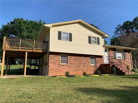 6 Pinecrest Dr, Williamston, SC 29697 photo 3