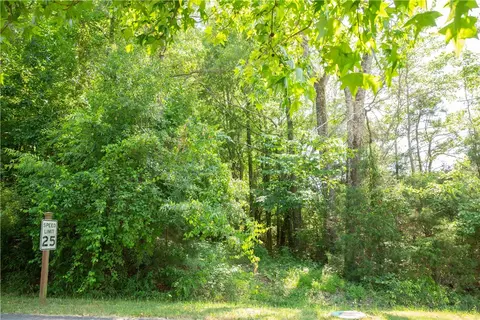 1905 Cross Creek Dr, Seneca, SC 29678 photo 3