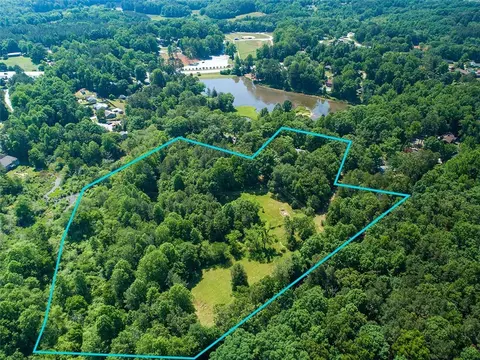 227 Lakeside Dr, Walhalla, SC 29691 photo 2
