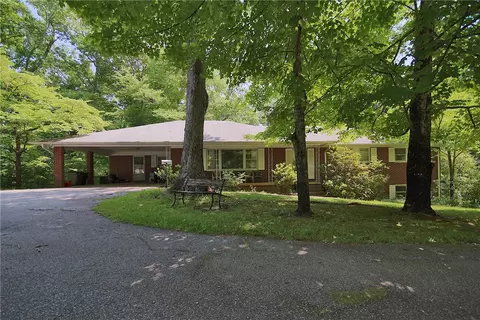227 Lakeside Dr, Walhalla, SC 29691 photo 1