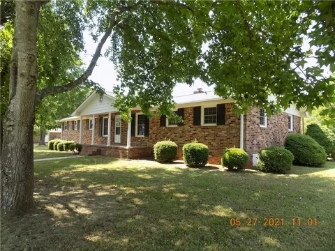 1506 Bolt Dr, Anderson, SC 29621 photo 1